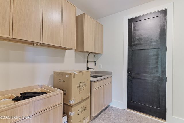 6609 Clore Lake Rd, Crestwood, KY 40014