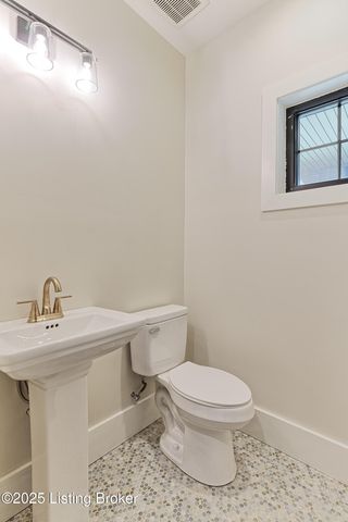 6609 Clore Lake Rd, Crestwood, KY 40014