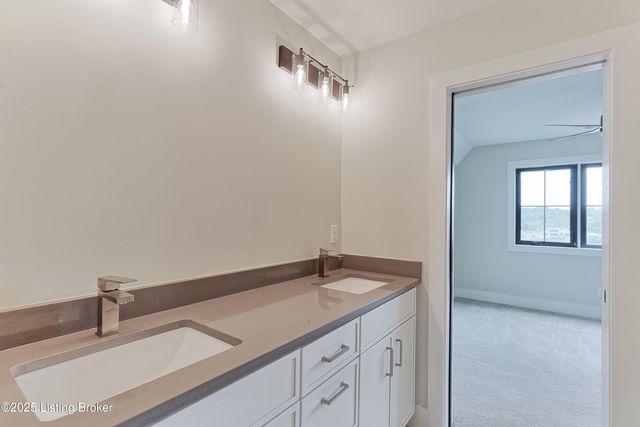 6609 Clore Lake Rd, Crestwood, KY 40014