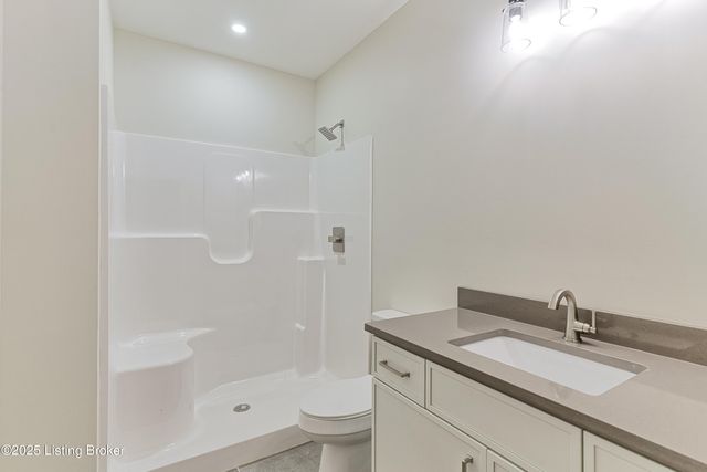 6609 Clore Lake Rd, Crestwood, KY 40014