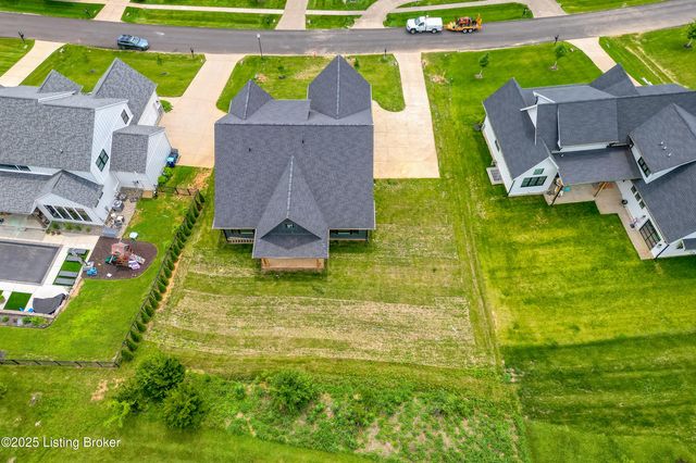 6609 Clore Lake Rd, Crestwood, KY 40014