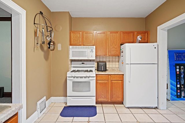 7325 24th AVENUE, Kenosha, WI 53143