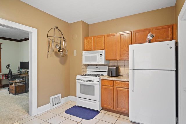 7325 24th AVENUE, Kenosha, WI 53143