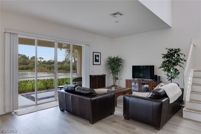 944 Golden Pond CT, Cape Coral, FL 33909