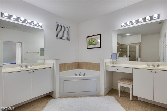 944 Golden Pond CT, Cape Coral, FL 33909