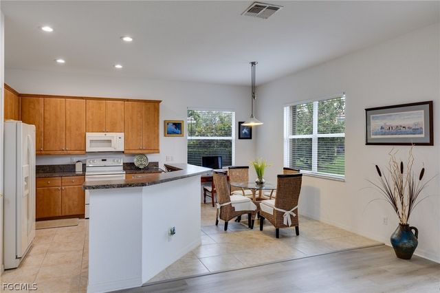 944 Golden Pond CT, Cape Coral, FL 33909