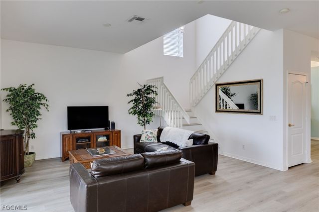 944 Golden Pond CT, Cape Coral, FL 33909