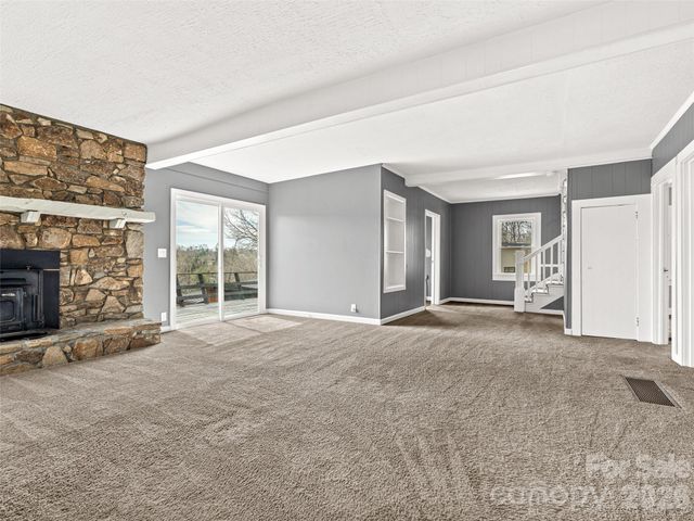 15 Woodbine Road, Asheville, NC 28804