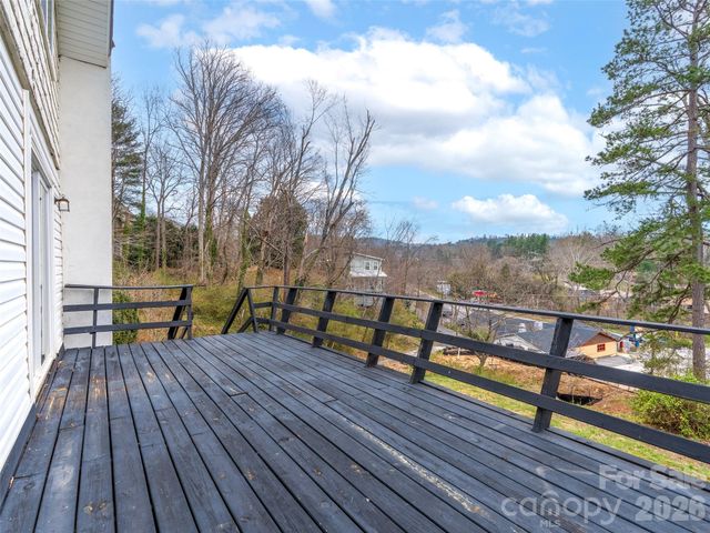 15 Woodbine Road, Asheville, NC 28804