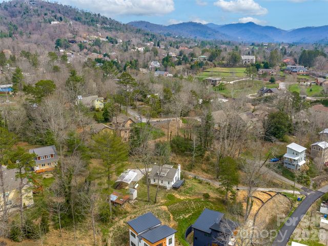 15 Woodbine Road, Asheville, NC 28804