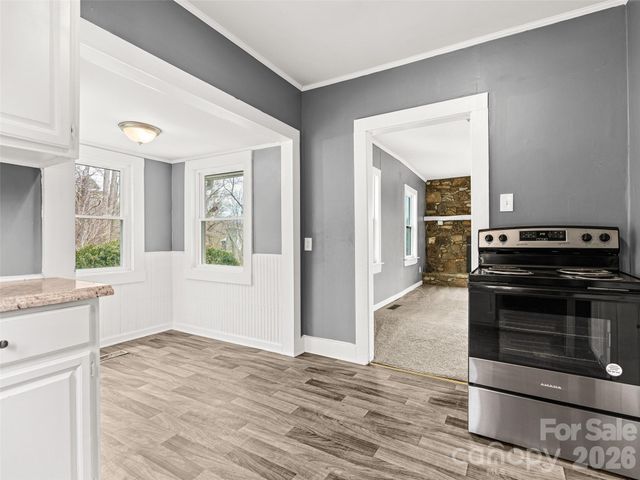 15 Woodbine Road, Asheville, NC 28804