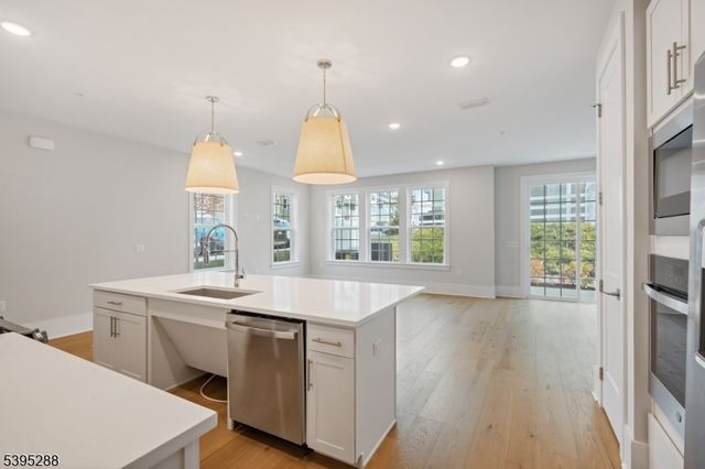 102 Iris Ct, Warren Twp., NJ 07059