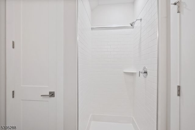 102 Iris Ct, Warren Twp., NJ 07059