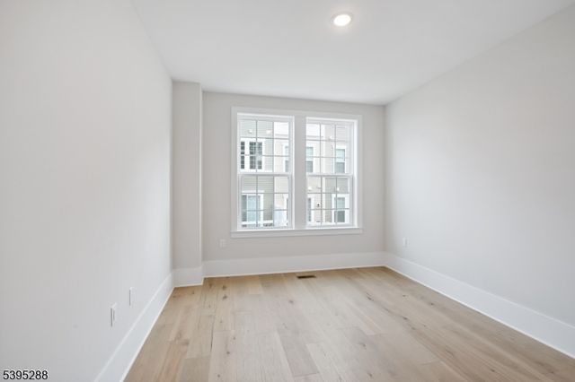 102 Iris Ct, Warren Twp., NJ 07059