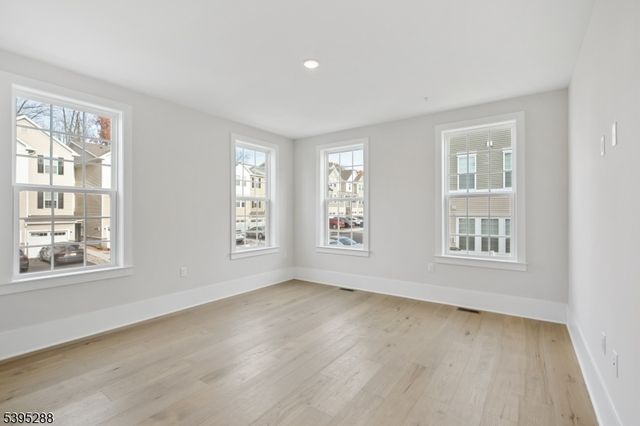 102 Iris Ct, Warren Twp., NJ 07059