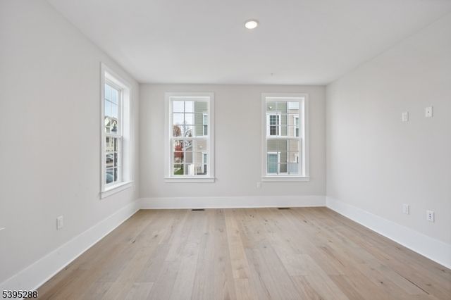 102 Iris Ct, Warren Twp., NJ 07059