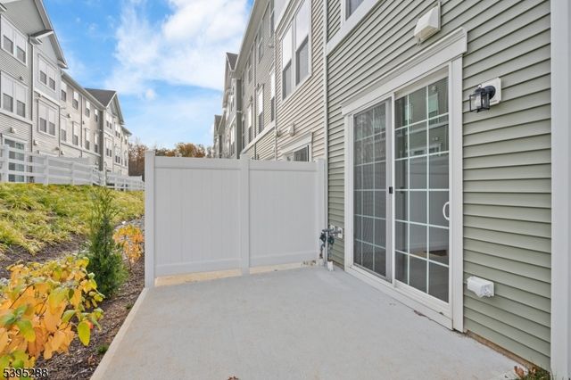 102 Iris Ct, Warren Twp., NJ 07059