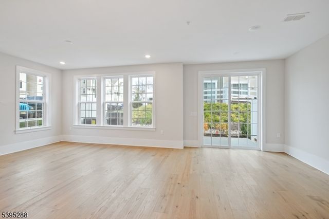 102 Iris Ct, Warren Twp., NJ 07059