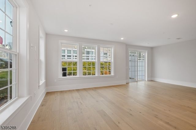 102 Iris Ct, Warren Twp., NJ 07059