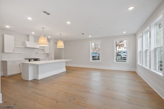 102 Iris Ct, Warren Twp., NJ 07059