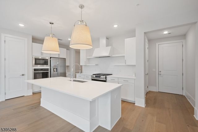 102 Iris Ct, Warren Twp., NJ 07059