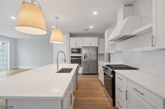 102 Iris Ct, Warren Twp., NJ 07059