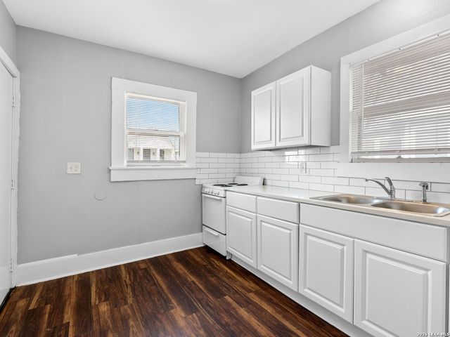 215 AND 219 Paschal St, San Antonio, TX 78212