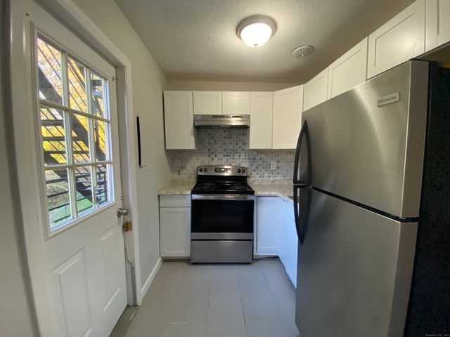 32 Old Foxon Road 9, East Haven, CT 06513