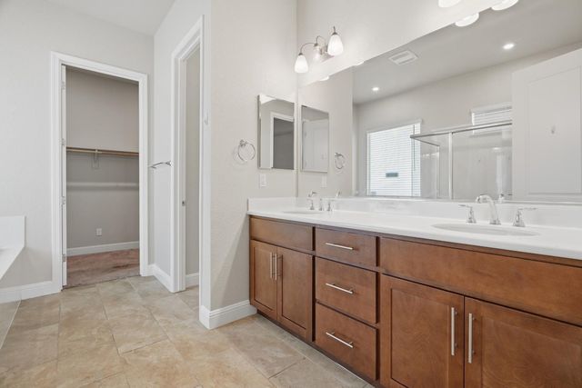 1827 Tulip Ct, Lodi, CA 95242