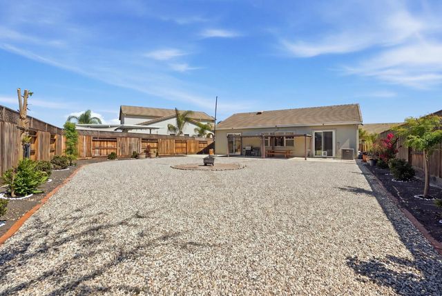 1827 Tulip Ct, Lodi, CA 95242
