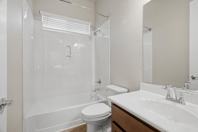 1827 Tulip Ct, Lodi, CA 95242