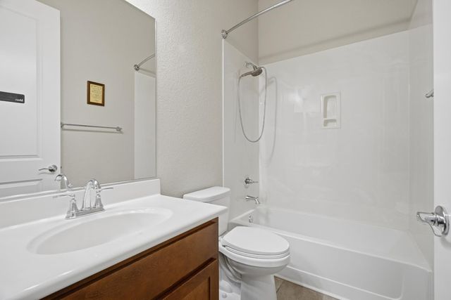 1827 Tulip Ct, Lodi, CA 95242