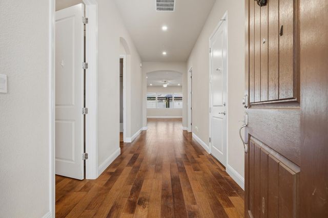 1827 Tulip Ct, Lodi, CA 95242