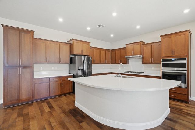 1827 Tulip Ct, Lodi, CA 95242