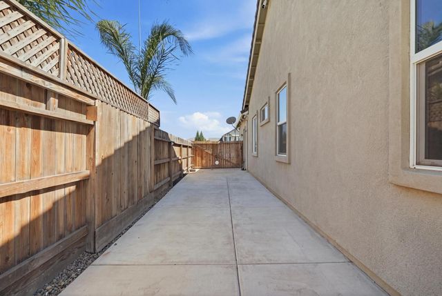 1827 Tulip Ct, Lodi, CA 95242