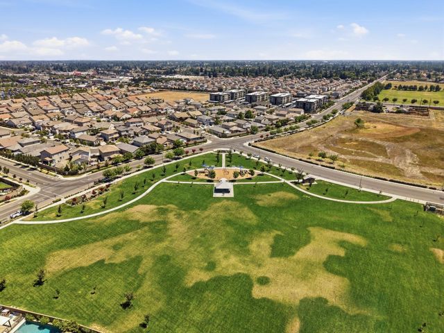 1827 Tulip Ct, Lodi, CA 95242
