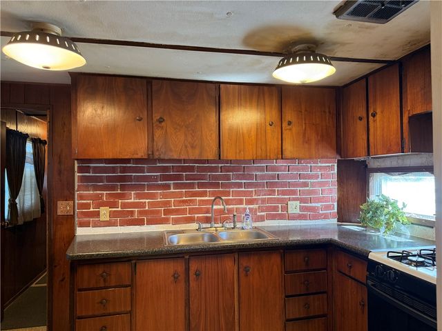 14720 East Lee Road, Albion, NY 14411