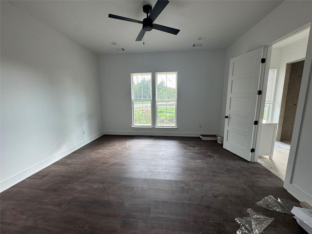 1353 Red Town RD B, Elgin, TX 78621