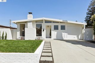 1117 Poinciana Dr, Sunnyvale, CA 94086