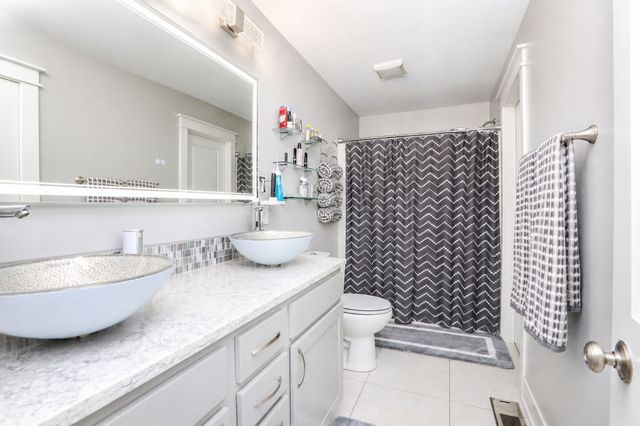 2013 NW Woodland Court, Ankeny, IA 50023