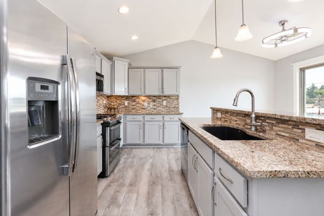 2013 NW Woodland Court, Ankeny, IA 50023