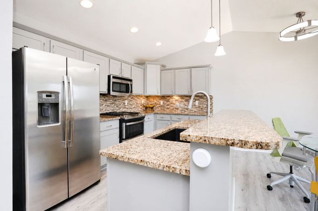 2013 NW Woodland Court, Ankeny, IA 50023