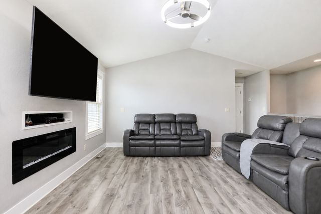2013 NW Woodland Court, Ankeny, IA 50023