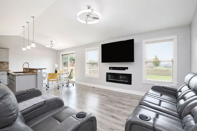 2013 NW Woodland Court, Ankeny, IA 50023