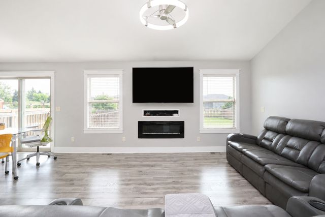 2013 NW Woodland Court, Ankeny, IA 50023