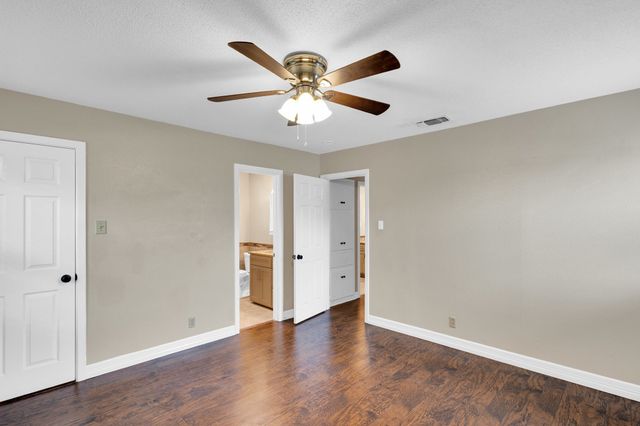 804 Livingston Drive, Hurst, TX 76053