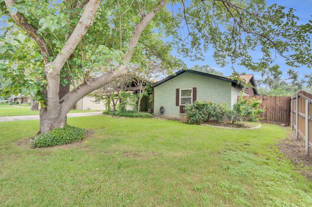 804 Livingston Drive, Hurst, TX 76053