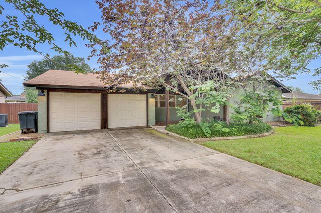804 Livingston Drive, Hurst, TX 76053
