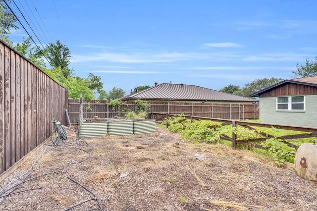 804 Livingston Drive, Hurst, TX 76053