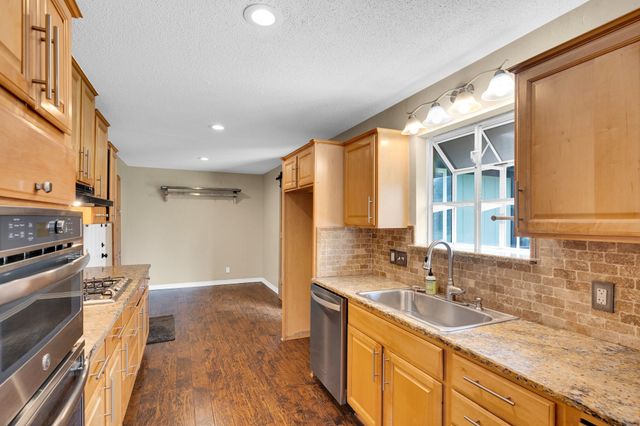 804 Livingston Drive, Hurst, TX 76053